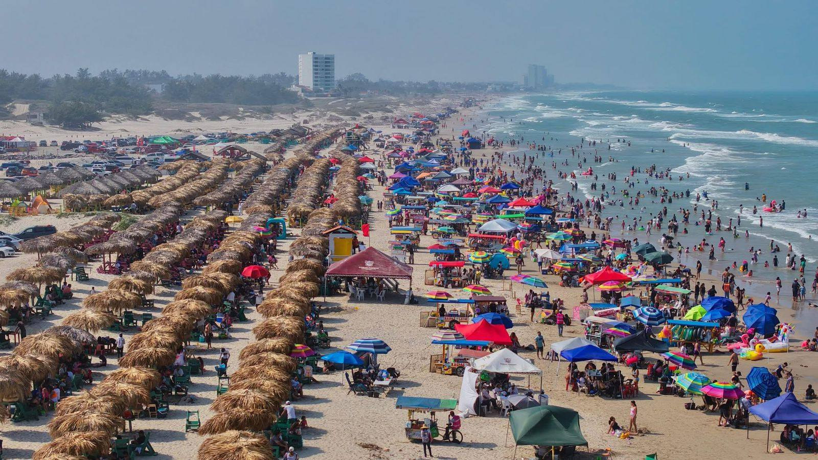 Turistas de CDMX y Nuevo León desbordan playas tamaulipecas