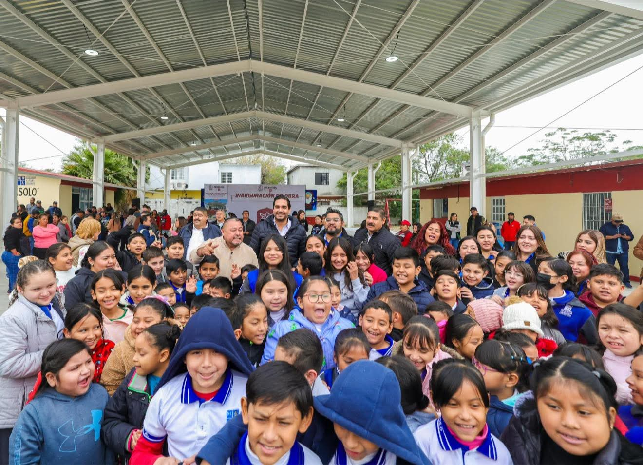 Impulsa Carlos Peña Ortiz a comunidad escolar con más beneficios a la infraestructura