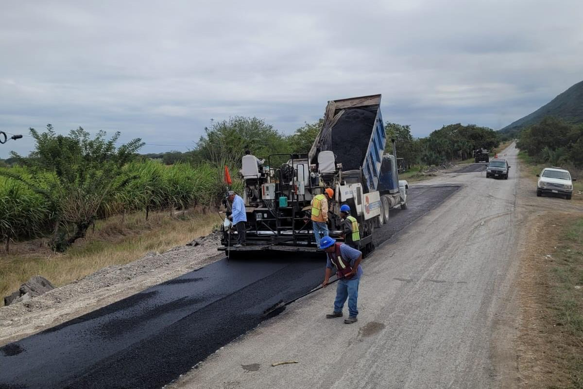 Avanza infraestructura vial en El Mante: Gobierno de Américo rehabilita carretera a La Temporalera