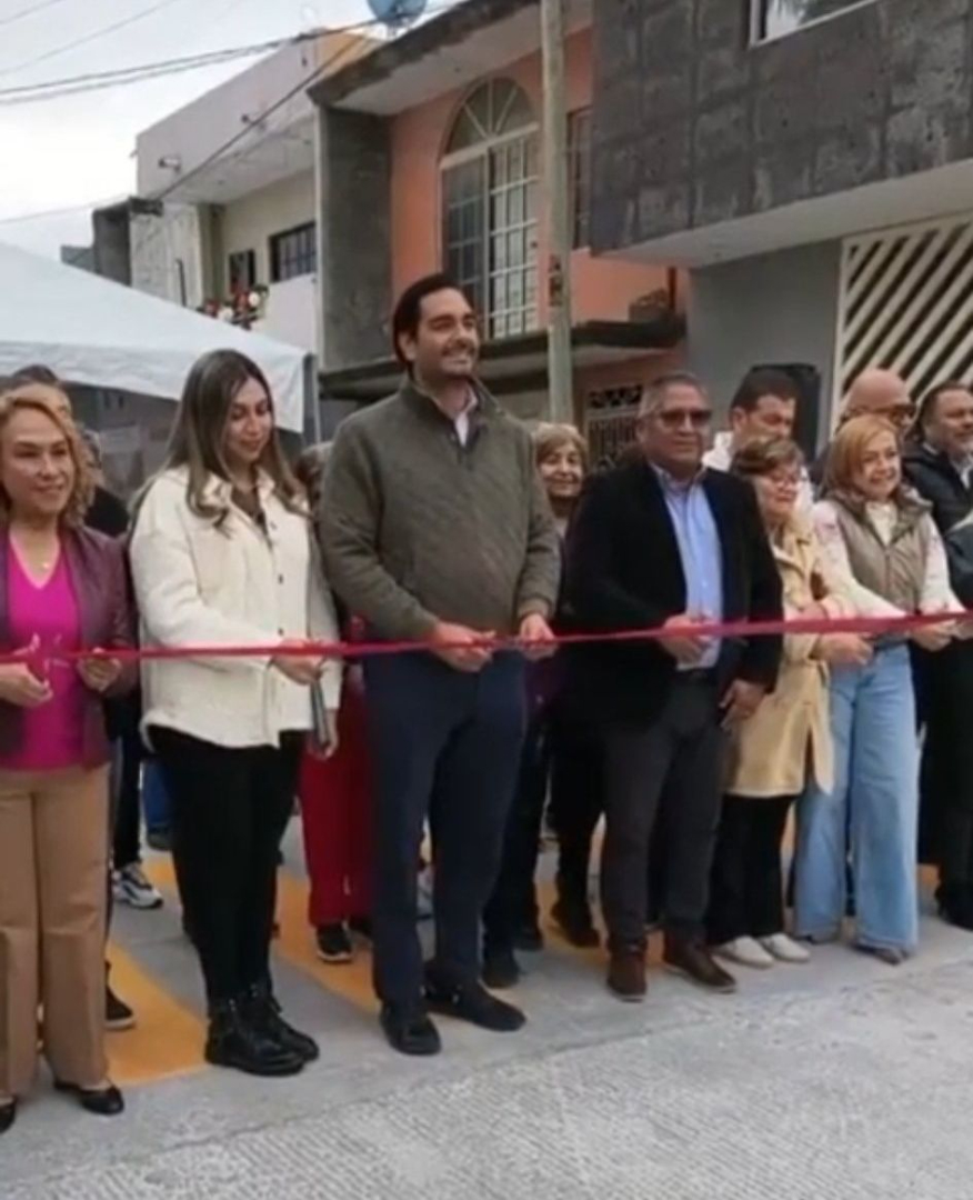 Obra pública y apoyos sociales transforman Lomas del Villar: Carlos Peña Ortiz