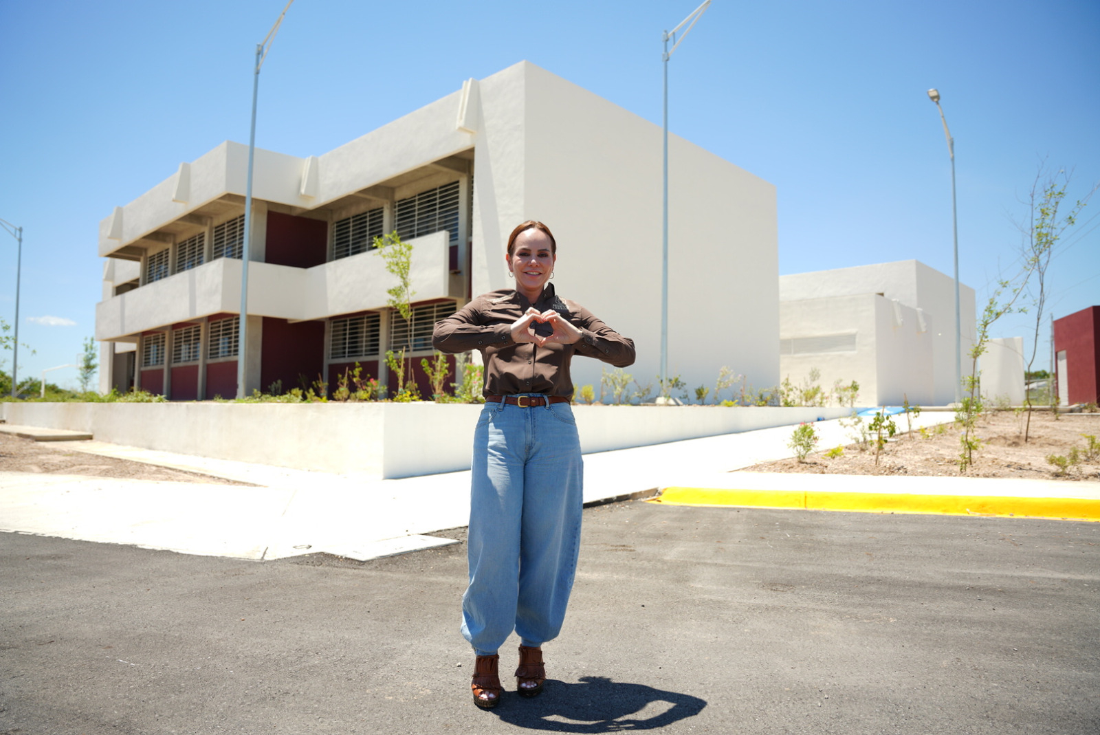 ALISTA GOBIERNO DE CARMEN LILIA CANTUROSAS APERTURA DE NUEVA PRIMARIA EN VALLES DE ANÁHUAC