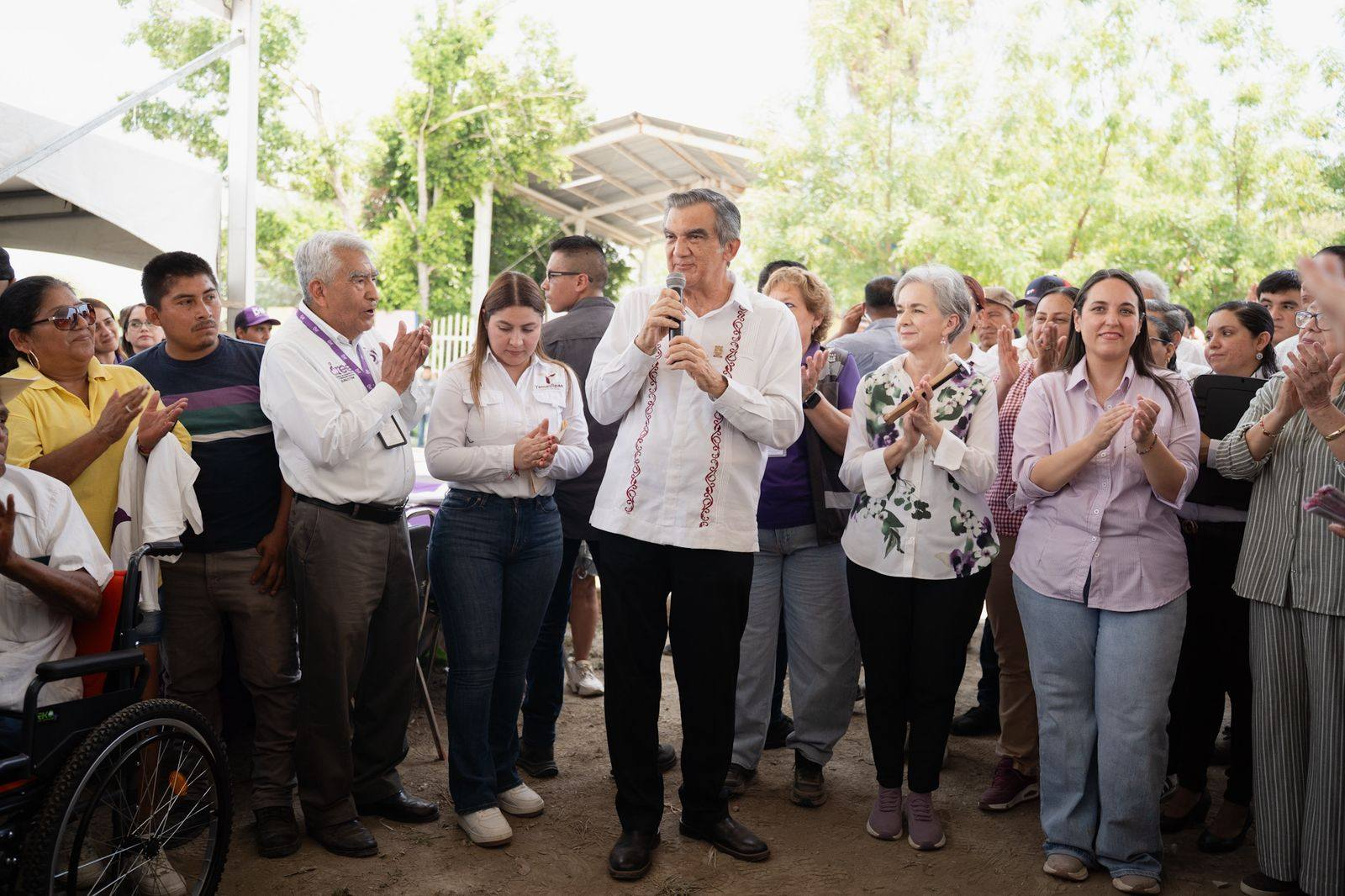 Américo y María de Villarreal llevan apoyos y servicios gratuitos a las familias de Antiguo Morelos