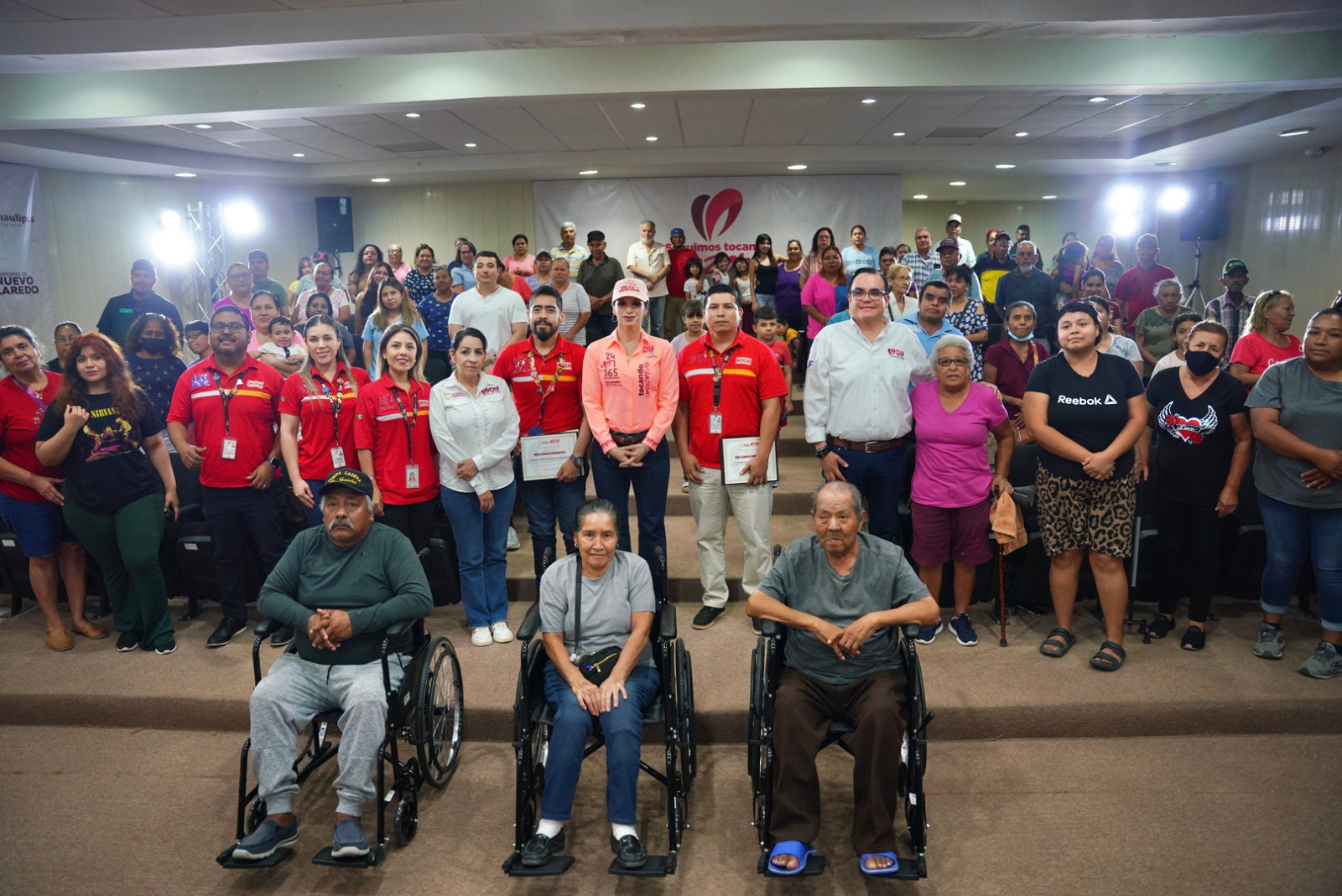 OXXO DONA 400 APARATOS FUNCIONALES AL SISTEMA DIF NUEVO LAREDO PARA BENEFICIAR A FAMILIAS EN SITUACIÓN DE VULNERABLE