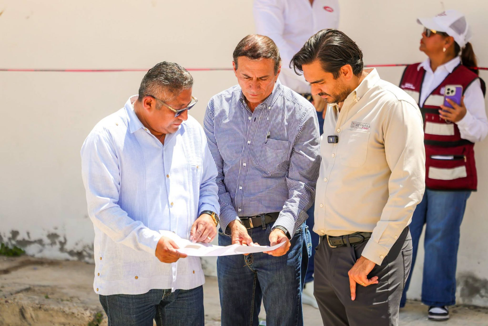 Avanza construcción de colector sanitario en colonia Leal Puente