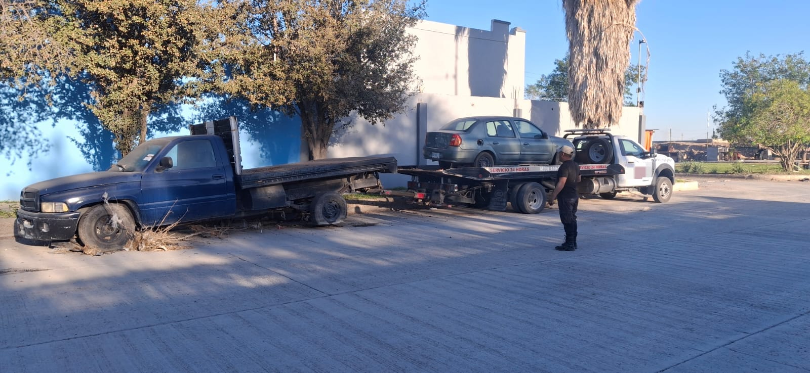 Gobierno de Reynosa atiende exigencia ciudadana y retira vehículos abandonados de la vía pública