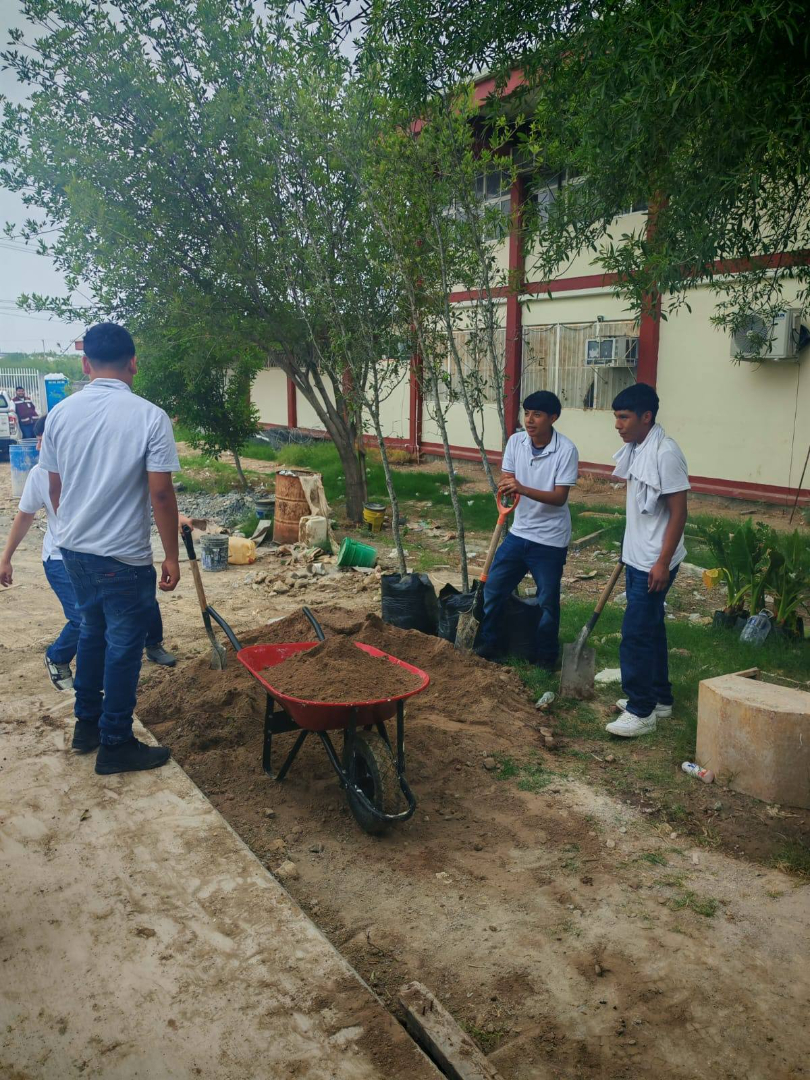 IMPULSAN CONCIENCIA ECOLÓGICA ENTRE JÓVENES CON HUERTOS ESCOLARES EN EL CBTIS 924