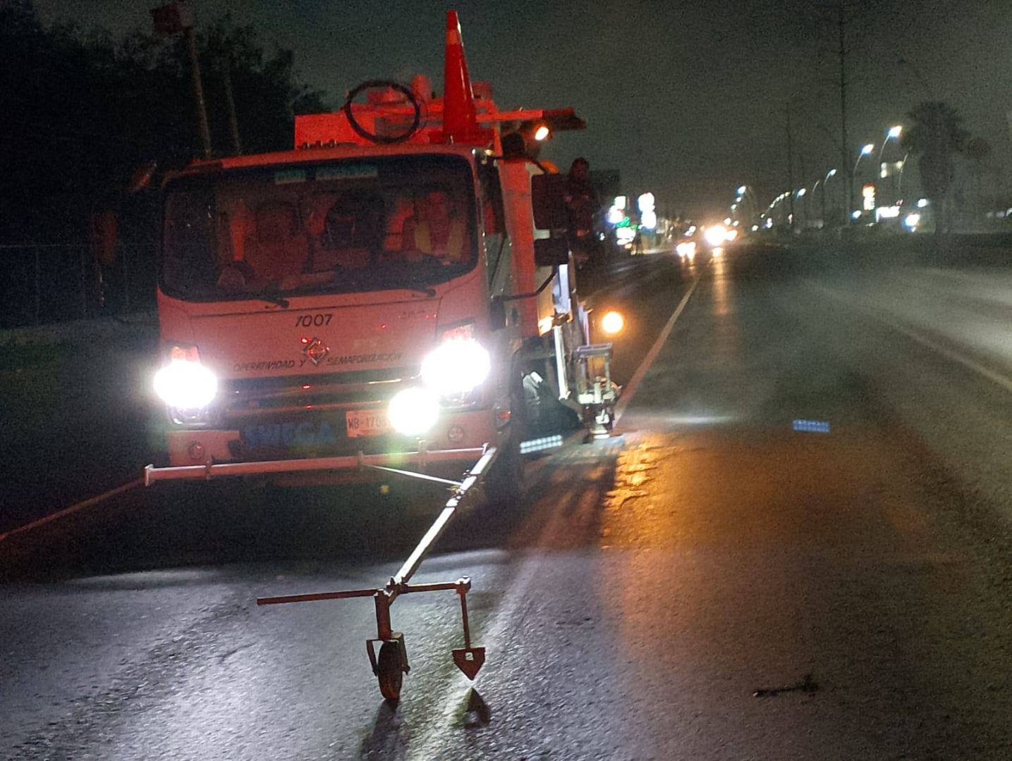 Con jornada nocturna el Gobierno de Reynosa da mantenimiento a señalización vial