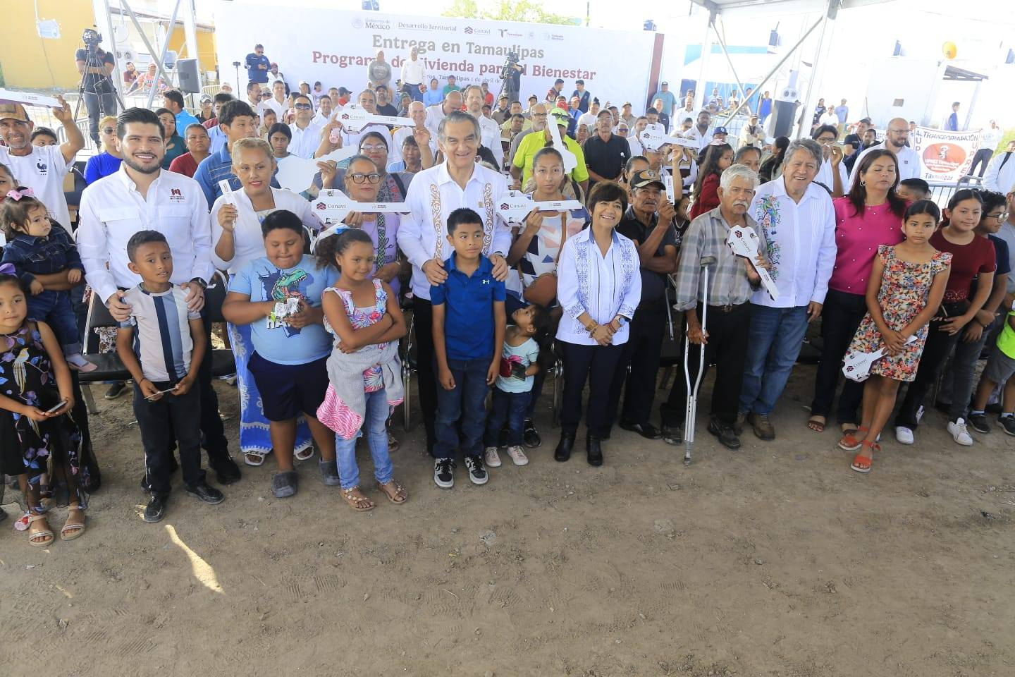 En enlace a la mañanera, presidenta Sheinbaum y Américo entregan viviendas a familias de pescadores en Tamaulipas
