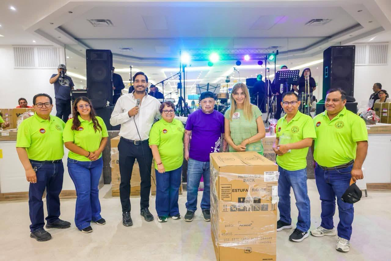 Felicitó Carlos Peña Ortiz a trabajadores en su convivio del Día del Trabajo