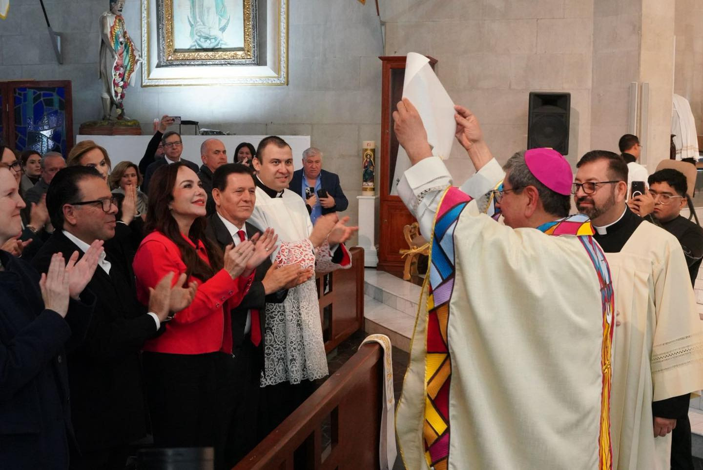 NUNCIO APOSTÓLICO Y 30 OBISPOS DE MÉXICO, ORDENAN A NUEVO OBISPO EN NUEVO LAREDO
