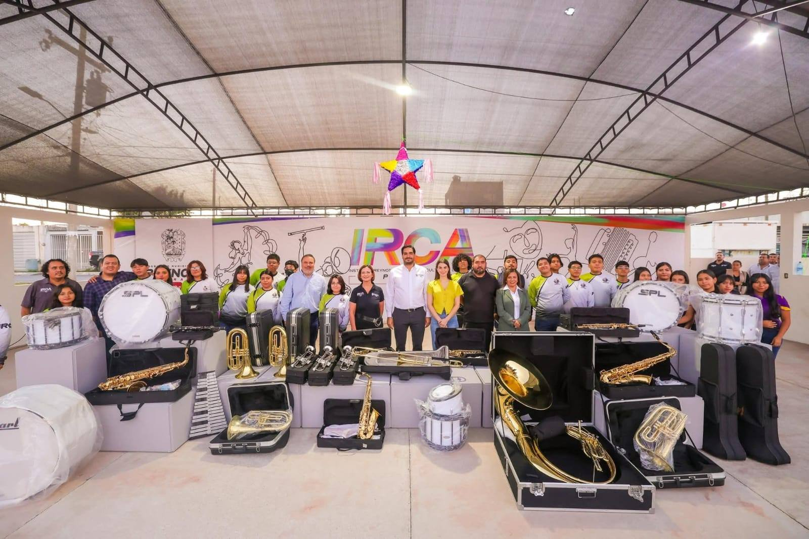 Entregó Carlos Peña Ortiz instrumentos musicales a alumnos del IRCA