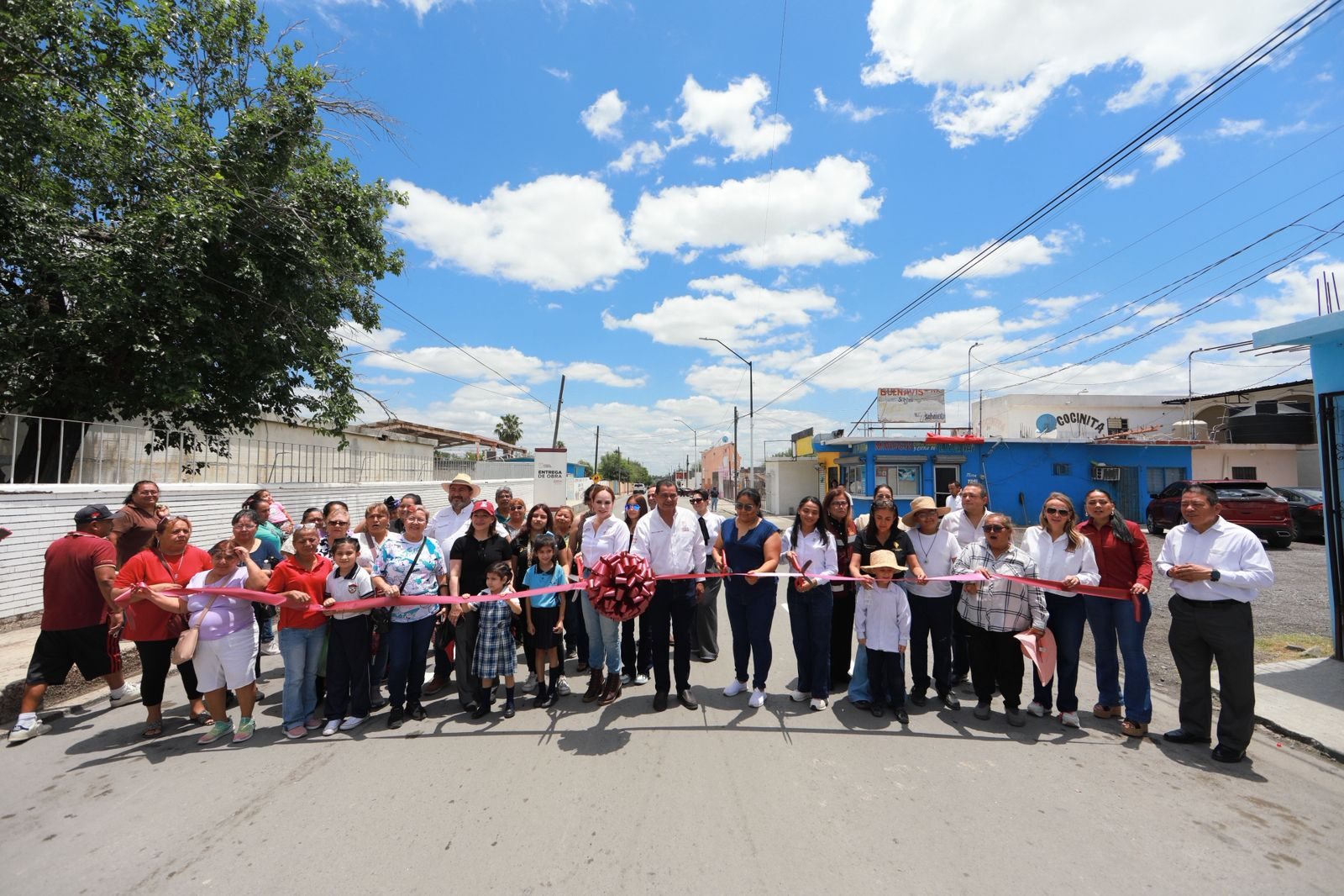 ENTREGA CARMEN LILIA CANTUROSAS OBRAS DE PAVIMENTACIÓN Y RECARPETEO EN CUATRO COLONIAS AL PONIENTE DE NUEVO LAREDO