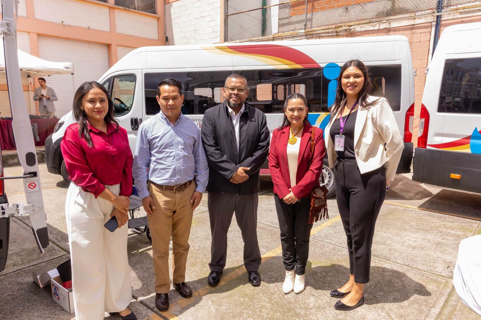 Recibe DIF Tamaulipas tres vehículos adaptados para fortalecer atención a personas con discapacidad