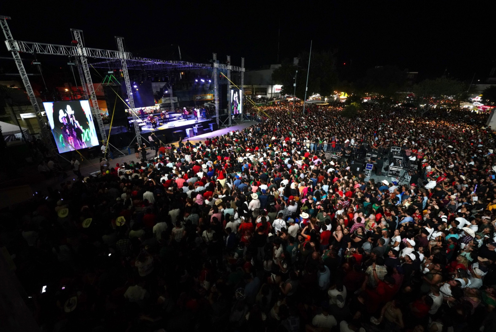 TODO LISTO PARA CELEBRAR EN FAMILIA EL GRITO DE INDEPENDENCIA EN NUEVO LAREDO