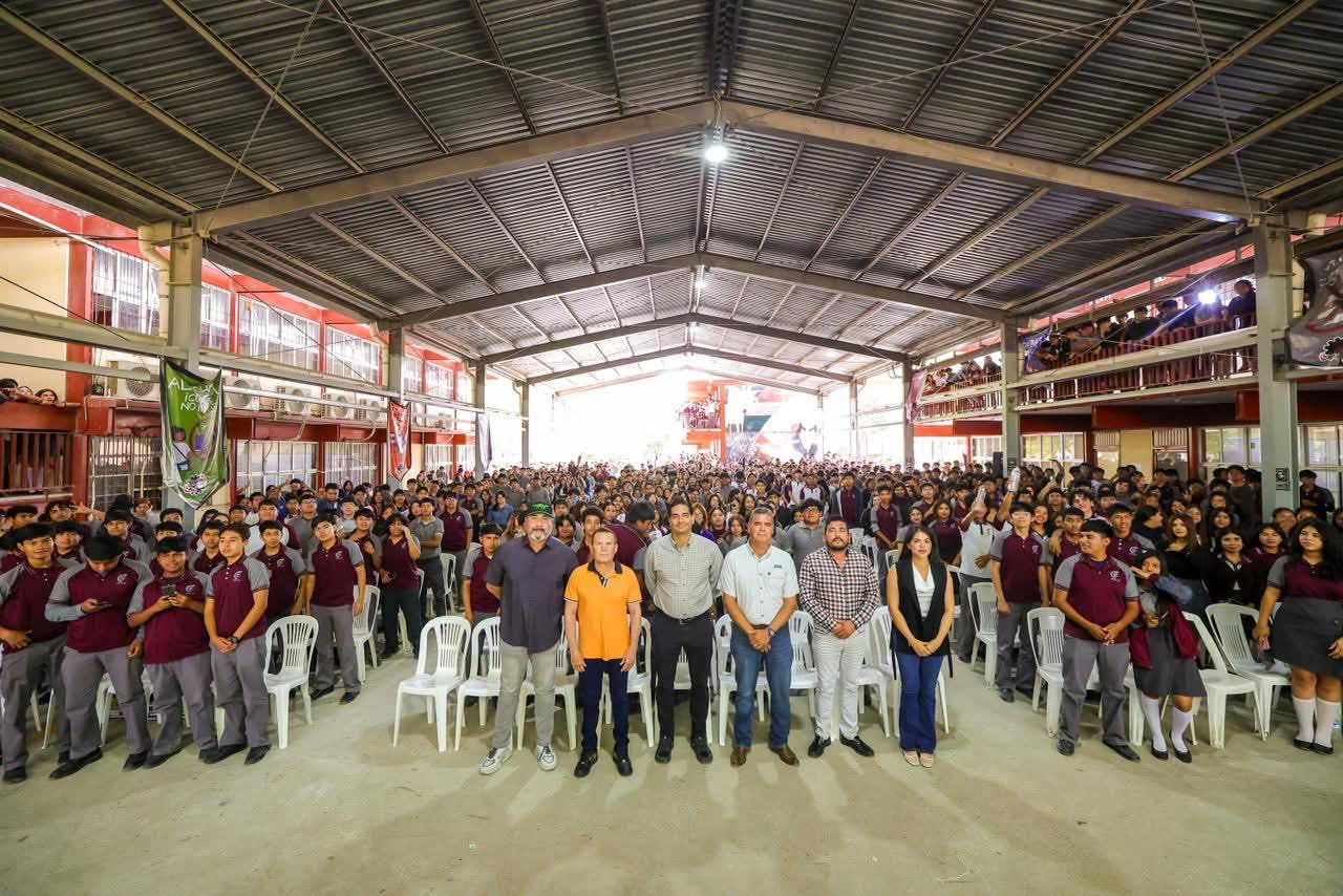 Presentó Carlos Peña Ortiz conferencia motivacional con el Campeón Mundial Julio César Chávez