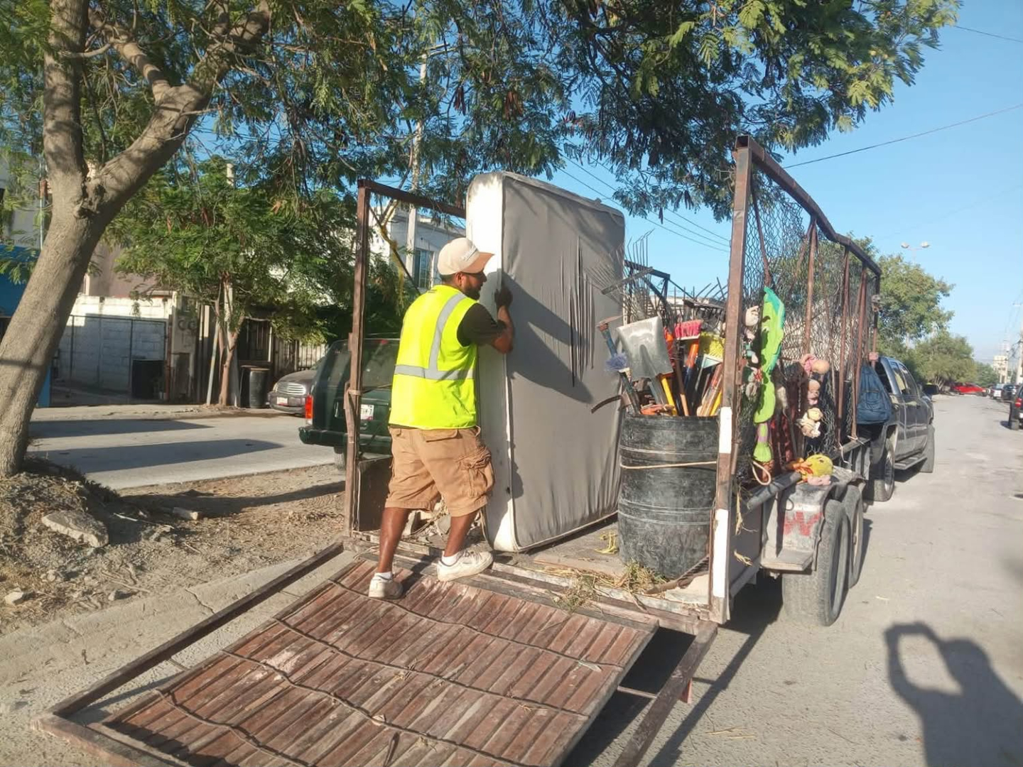 Reconoce Carlos Peña Ortiz participación de familias en Jornada de Limpieza y Descacharrización en Balcones de Alcalá