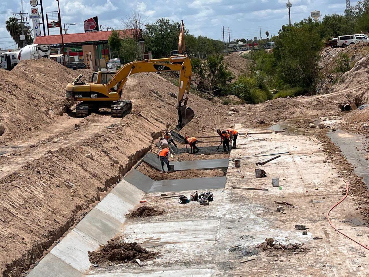 Continúa Gobierno de Carlos Peña Ortiz con la rehabilitación del puente vehicular en Hacienda Las Fuentes