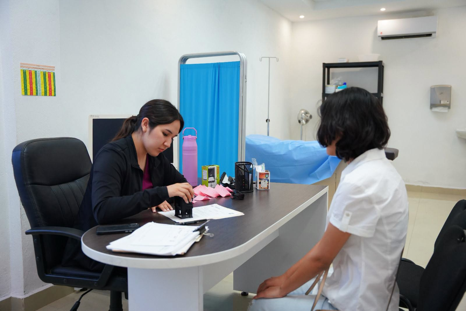 GOBIERNO MUNICIPAL OFRECE CERTIFICADO MÉDICO ESCOLAR GRATUITO DURANTE AGOSTO EN LAS CLÍNICAS UNE