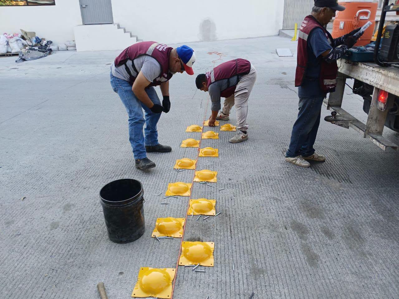 Instaló Servicios Públicos de Reynosa boyas en calle Segundo Centenario