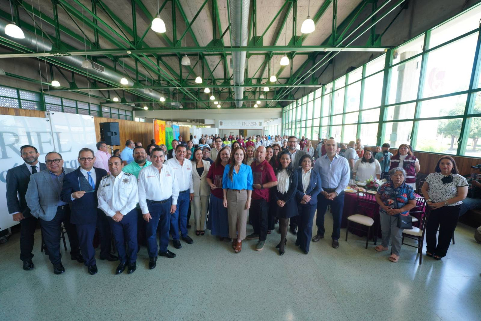 GOBIERNO DE NUEVO LAREDO RECONOCE A TRABAJADORES MUNICIPALES CON MÁS DE 40 AÑOS DE SERVICIO A LA CIUDADANÍA