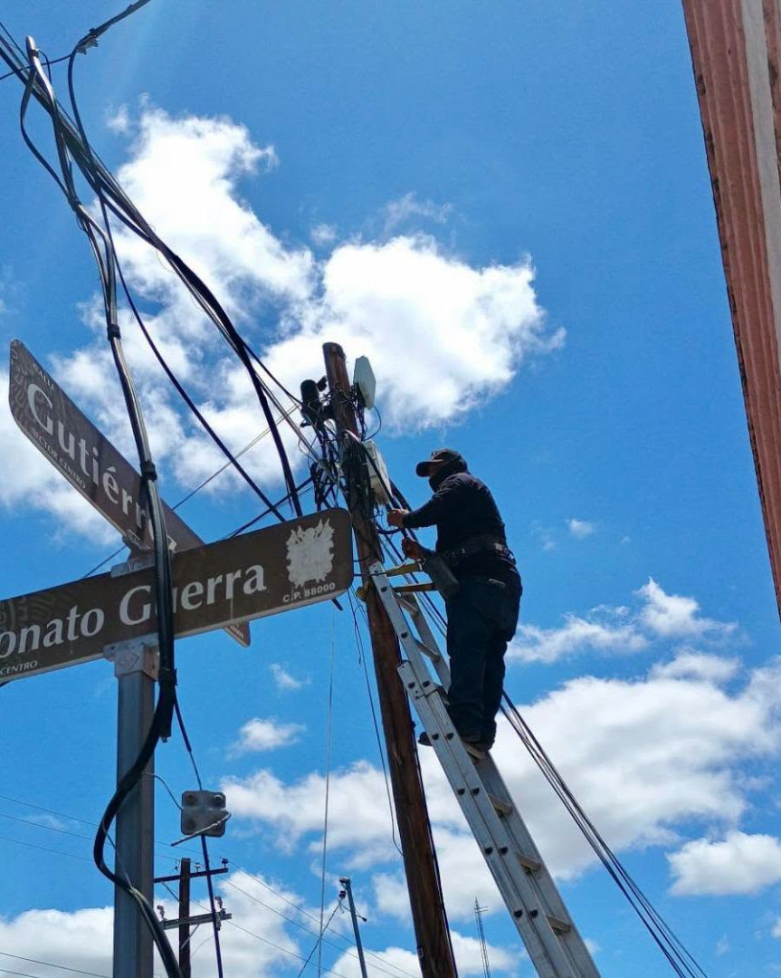 GOBIERNO MUNICIPAL FORTALECE EL ORDENAMIENTO URBANO CON EL RETIRO DE MÁS DE 10 TONELADAS DE CABLEADO EN DESUSO