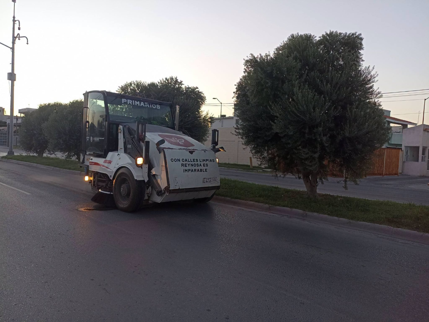 Realiza Municipio jornada de limpieza nocturna en bulevares Hidalgo y Las Fuentes, de Reynosa