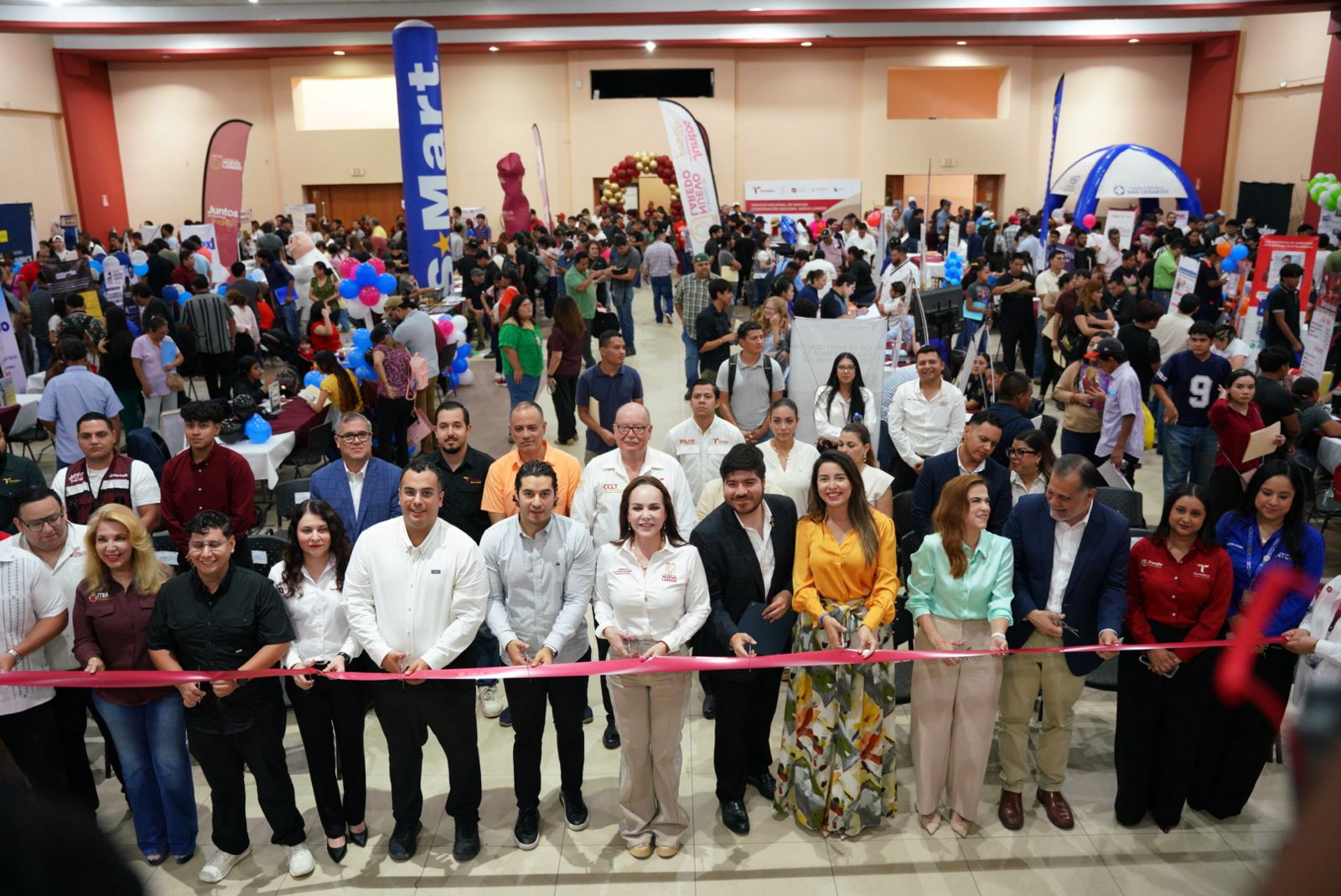 CARMEN LILIA CANTUROSAS Y GOBIERNO DE TAMAULIPAS ACERCAN MÁS DE 700 OPORTUNIDADES DE EMPLEO A JÓVENES DE NUEVO LAREDO