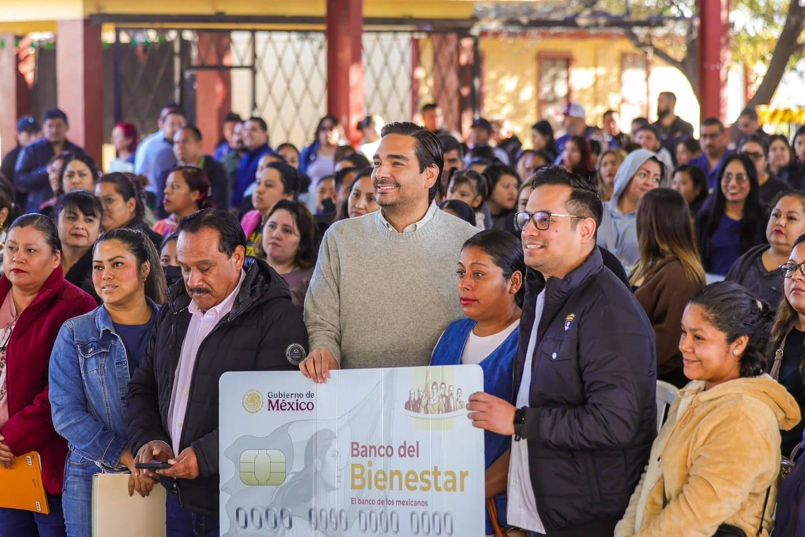 Becas Rita Cetina impulsa a estudiantes de secundaria en Villa Florida