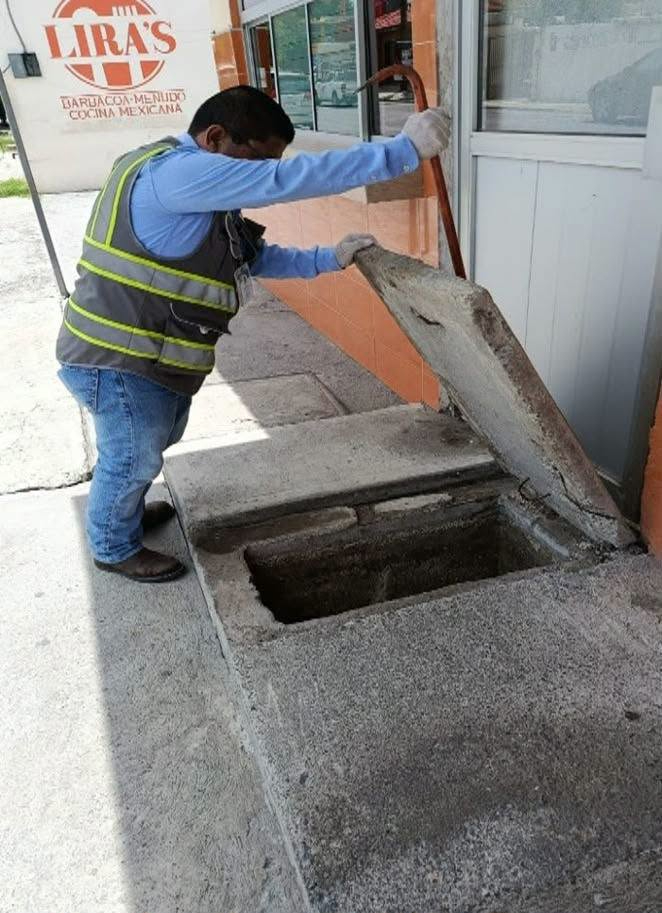 MANTIENE COMAPA INSPECCIONES PERMANENTES EN NEGOCIOS PARA CUIDAR EL DRENAJE DE LA CIUDAD