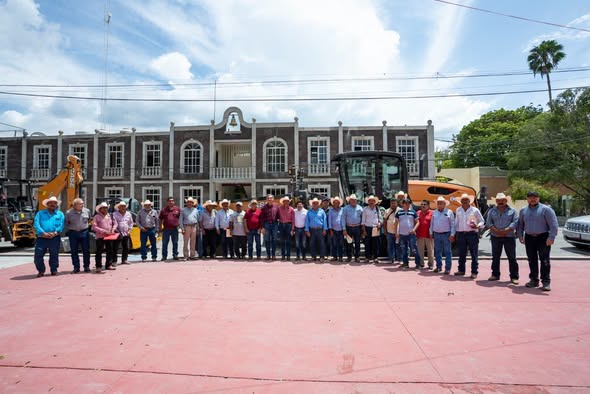 Acuerda Américo programa conjunto para rehabilitar caminos rurales de Jaumave