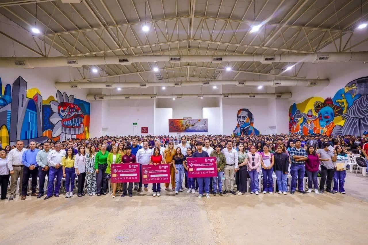 Entregó Carlos Peña Ortiz Tarjetas de Becas Universitarias a estudiantes de Reynosa
