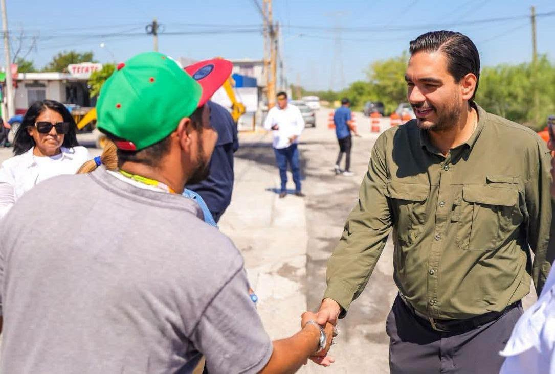 Supervisa Carlos Peña Ortiz avance de rehabilitación vial en Rincón de las Flores