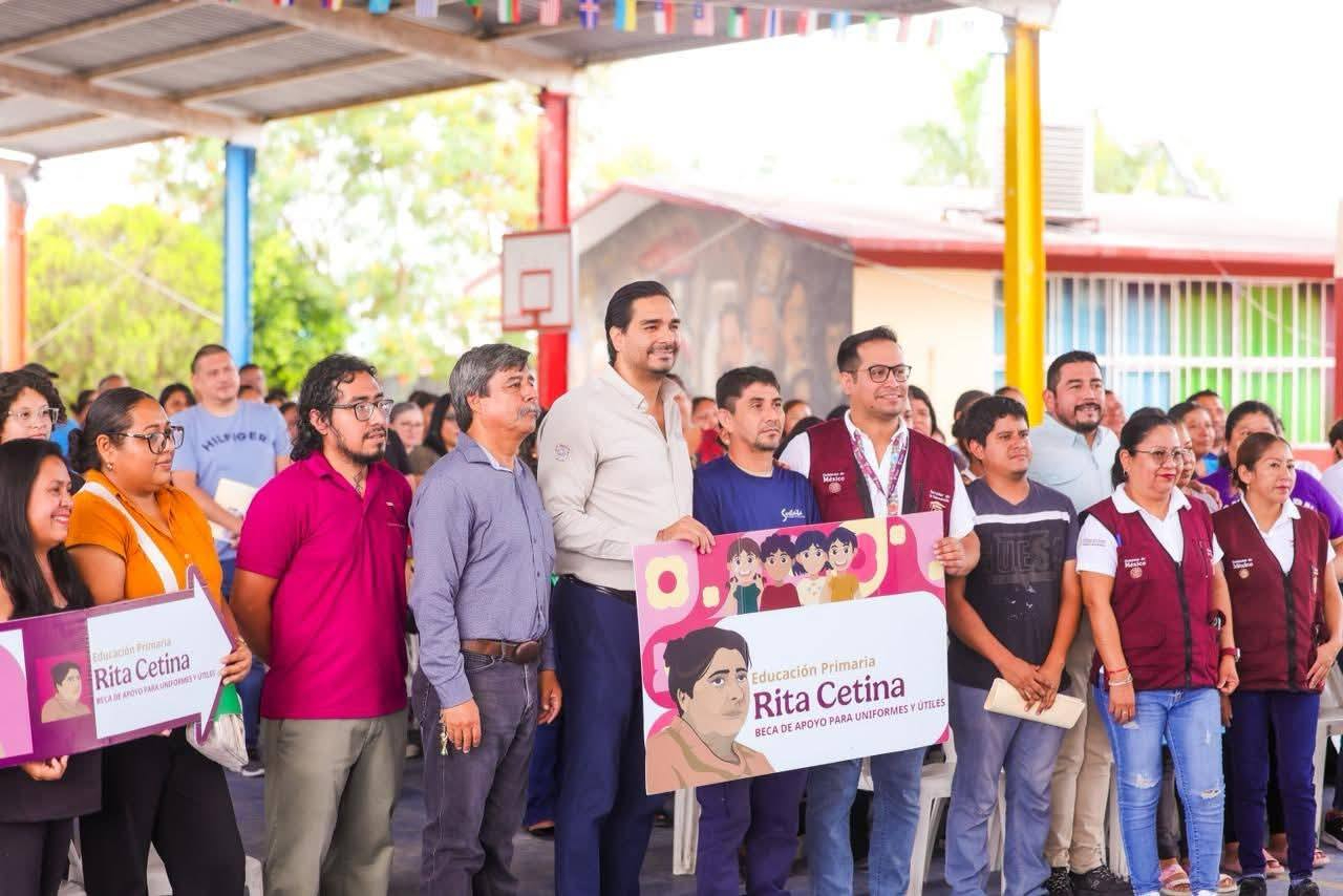 Entregó Alcalde Carlos Peña Ortiz Becas para estudiantes de la escuela primaria Escudo Nacional