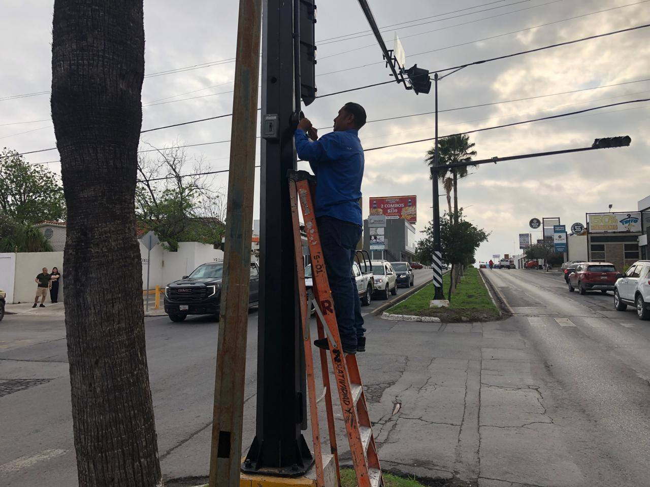 Atiende Secretaría de Servicios Públicos de Reynosa semáforos con fallas por cortes intermitentes de energía eléctrica