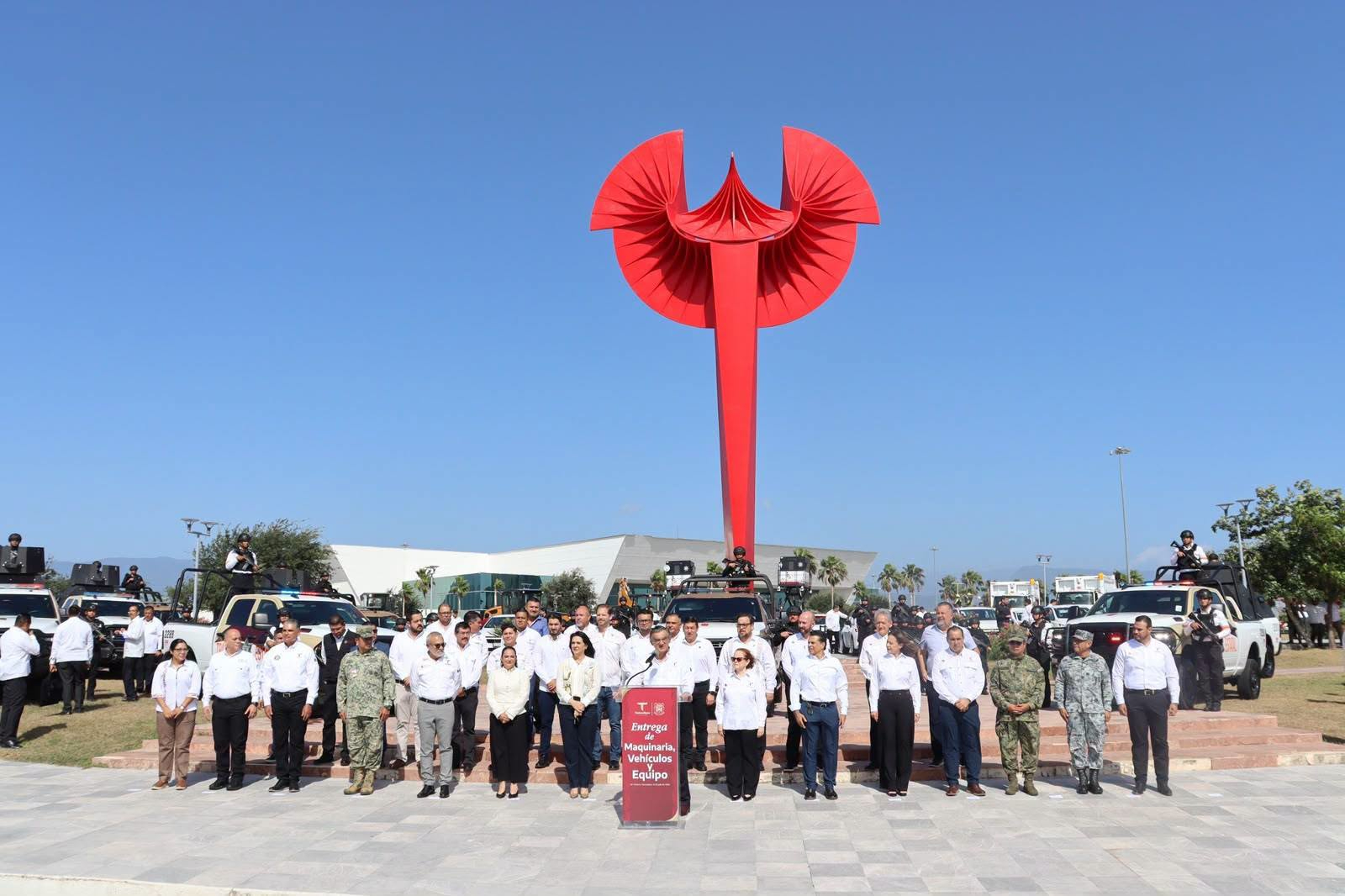Fortalece Américo Villarreal a la Guardia Estatal con 17 patrullas y dos torres móviles de videovigilancia
