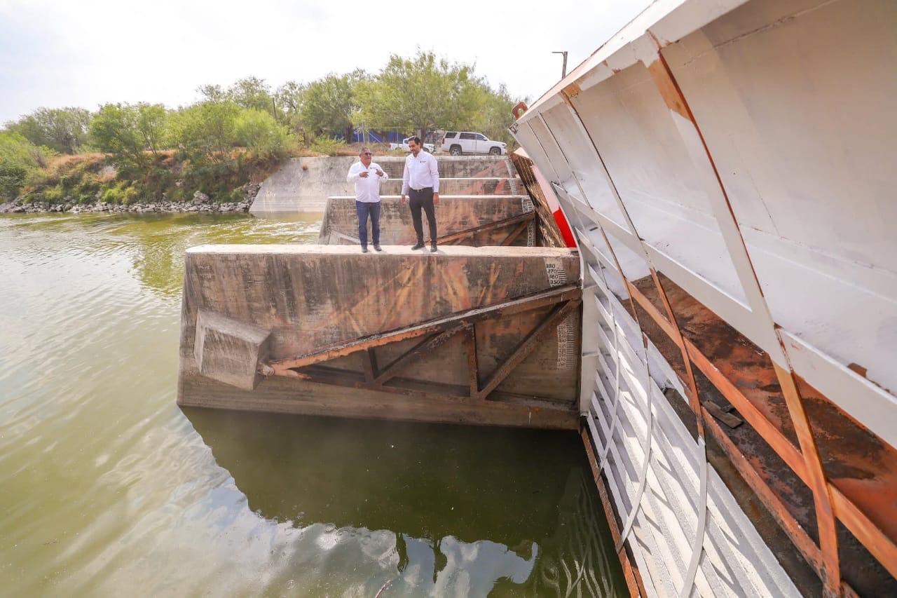 Supervisó Alcalde Carlos Peña Ortiz rehabilitación de compuertas