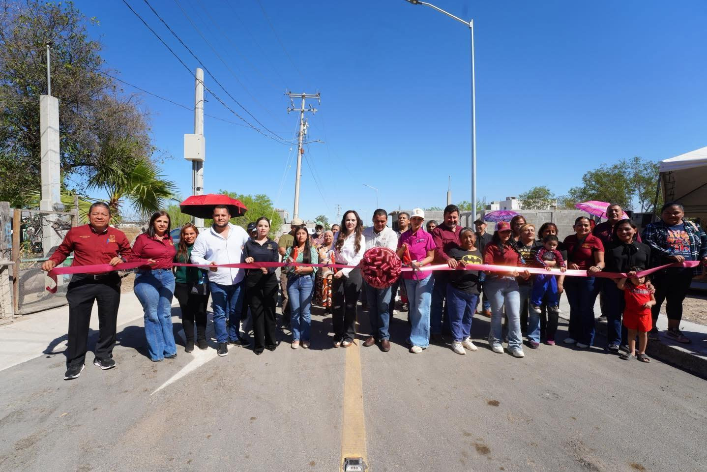 CALLES DIGNAS TRANSFORMAN LA VIDA DE FAMILIAS EN COLONIA FRANCISCO VILLA; ENTREGA ALCALDESA CARMEN LILIA CANTUROSAS PAVIMENTACIONES