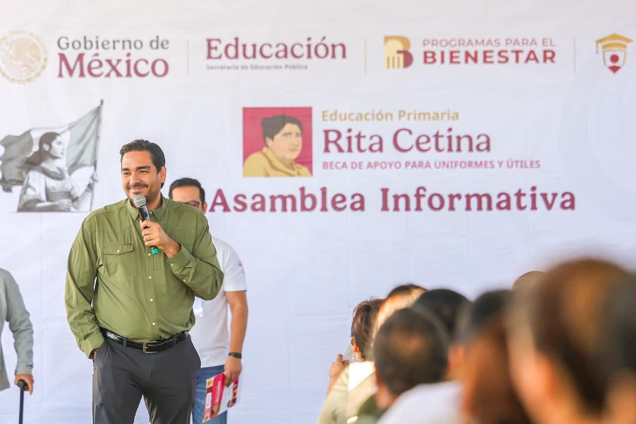 Entregó Carlos Peña Ortiz Becas Rita Cetina para estudiantes de primaria