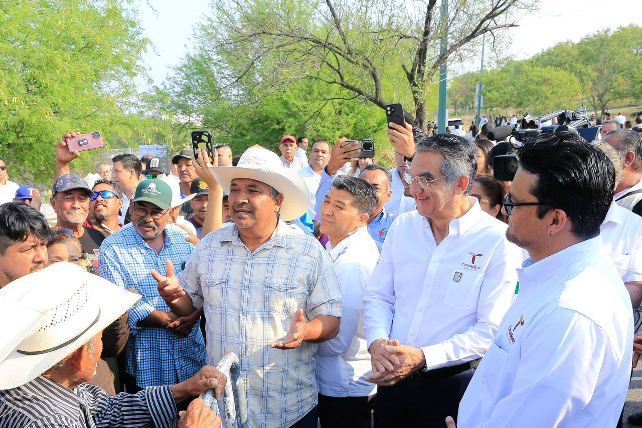 Reconocen ejidatarios de Llera respaldo de Américo ante problemática con empresa eólica