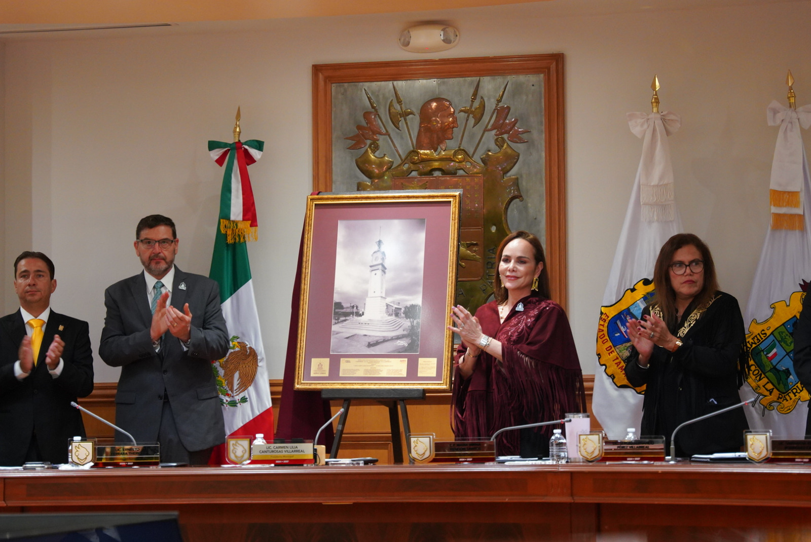 GOBIERNO DE CARMEN LILIA CANTUROSAS HONRA A FUNDADORES DE NUEVO LAREDO Y RECONOCE EL CENTENARIO DE RELOJ PÚBLICO EN SESIÓN SOLEMNE DE CABILDO