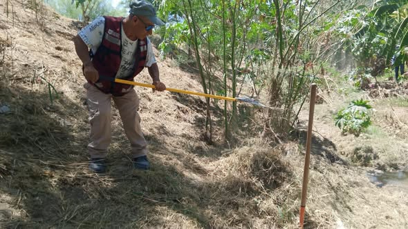 Refrenda Alcalde Carlos Peña Ortiz su interés por mantenimiento de drenes y canales