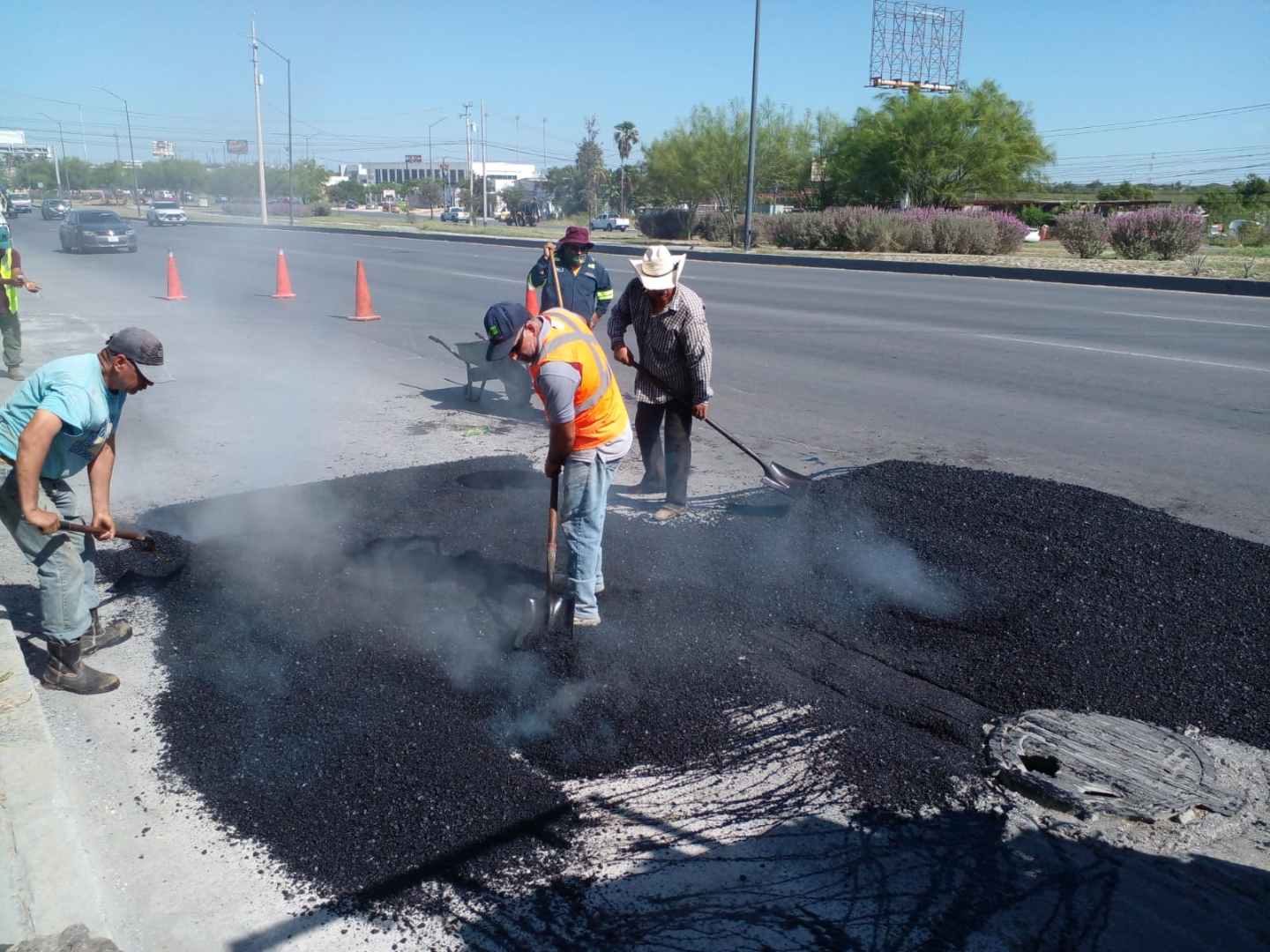 Da seguimiento Municipio a reparación de baches en carretera a Río Bravo